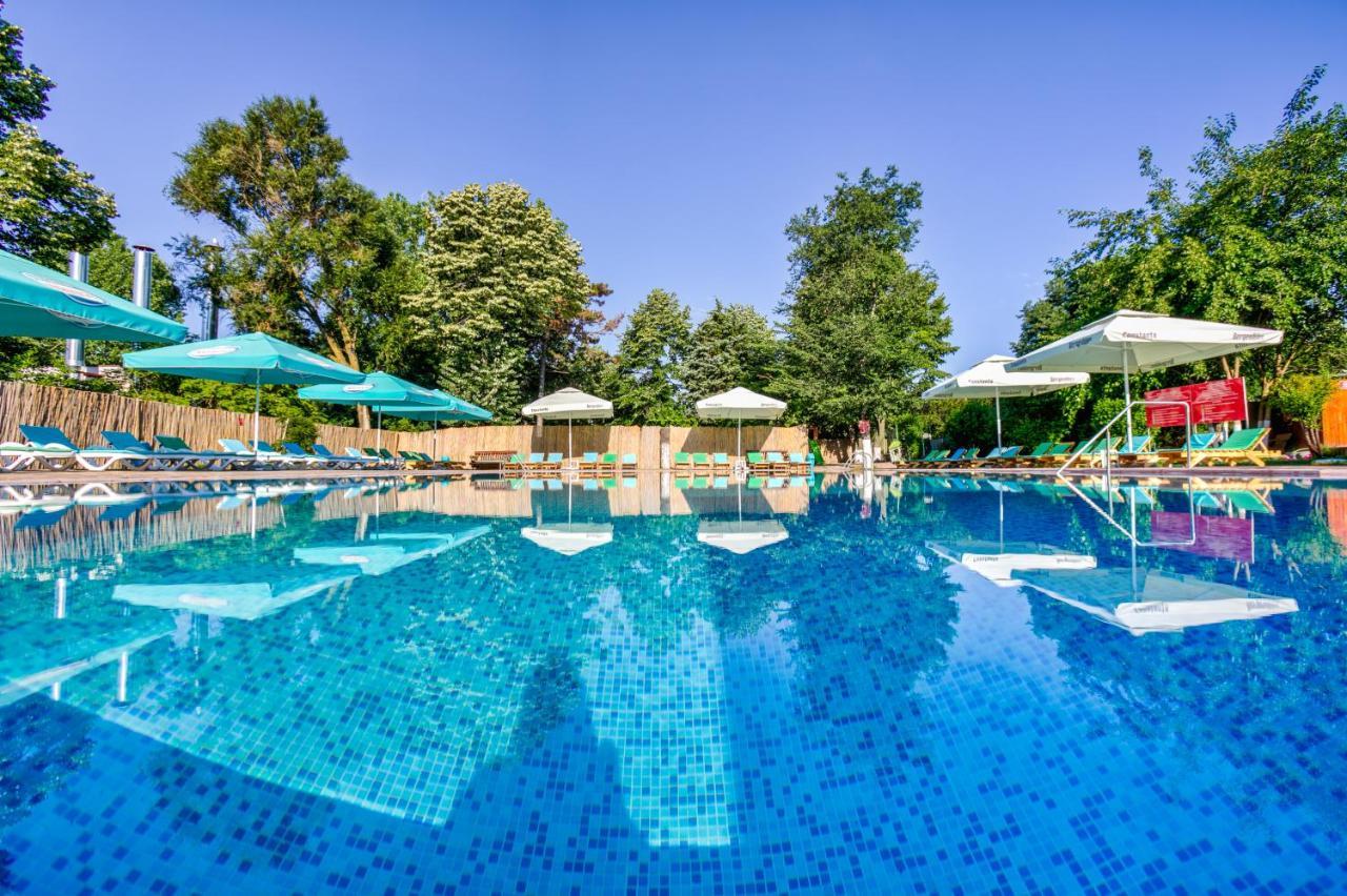 Q Hotel Нептун Екстер'єр фото