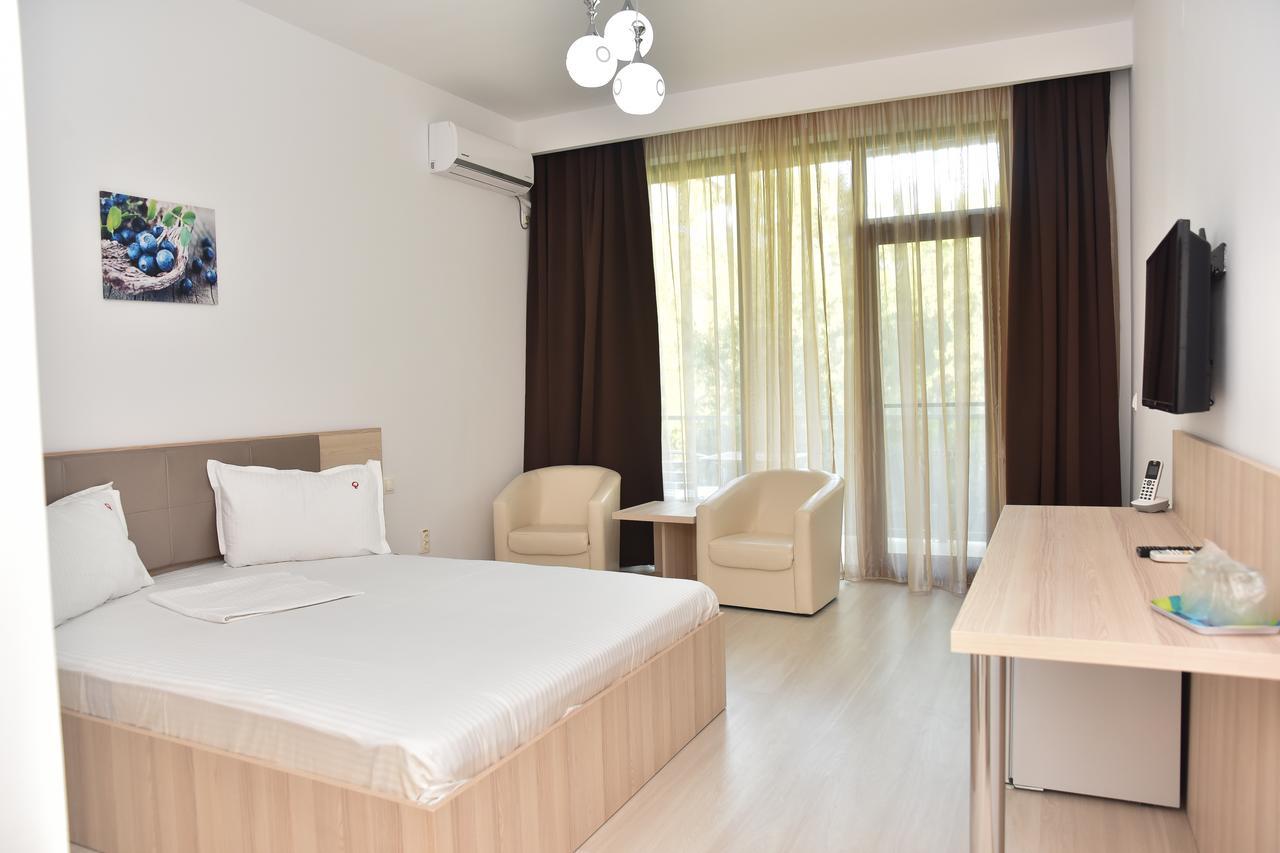 Q Hotel Нептун Екстер'єр фото